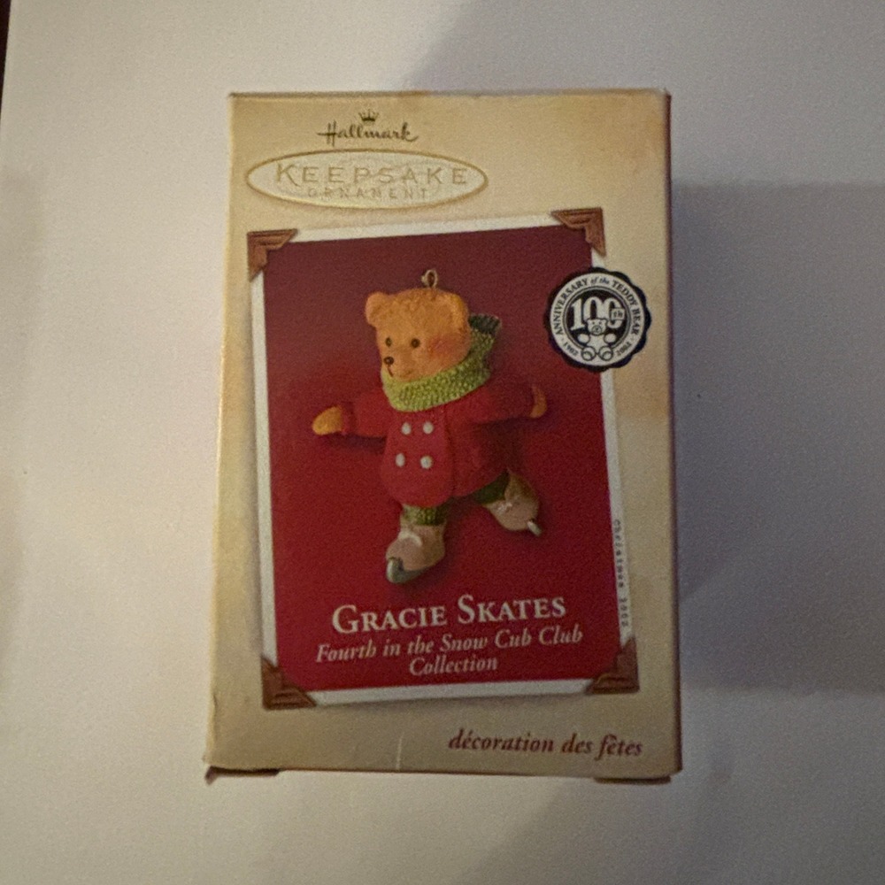 Hallmark Keepsake Ornament 2002 Gracie Skates Snow Cub Club Teddy Bear QRP4643